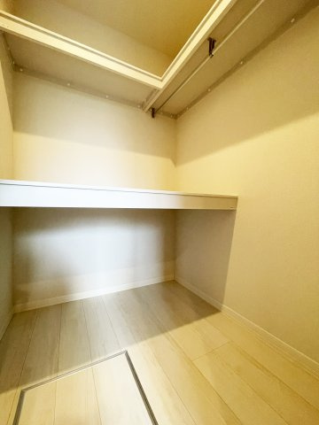 シャーメゾンプレミアス下助任の収納