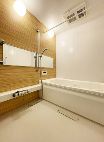 シャーメゾンプレミアス下助任の浴室