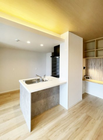 シャーメゾンプレミアス下助任のキッチン