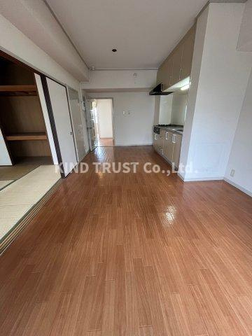 リバーサイドほんじょう1号棟の居間・リビング|使いやすい居間です