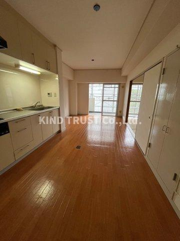 リバーサイドほんじょう1号棟の居間・リビング|使いやすいリビングです