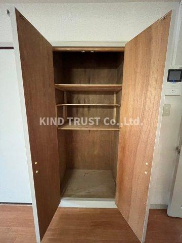 リバーサイドほんじょう1号棟の収納|ちょっとした収納スペースも充実しています