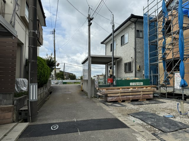 クレイドルガーデン　東区石山第５　全２棟の前面道路含む現地写真