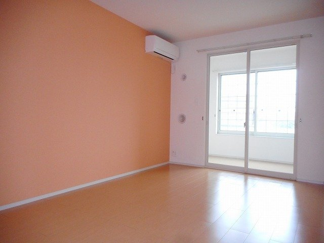 サンビトレスⅢの居間・リビング|使いやすいリビングです