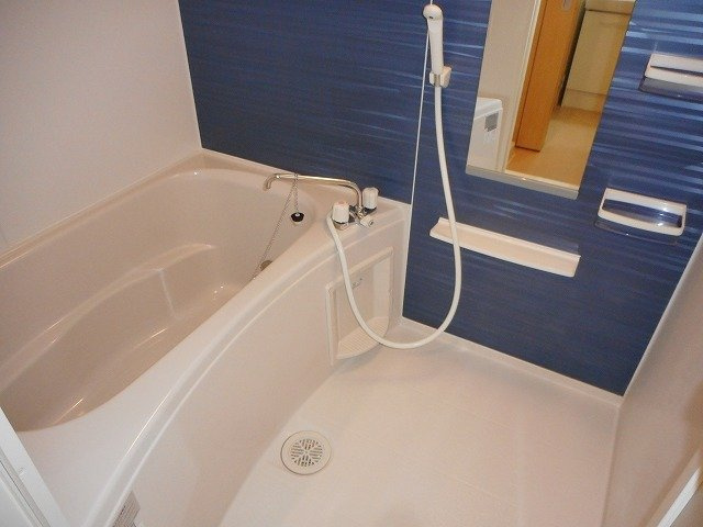 サンビトレスⅢの浴室|コンパクトで使いやすいお風呂です