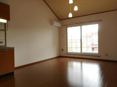 【居間・リビング】 | ボンジュールⅡ | ゆったり過ごせる居間です