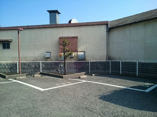 エスポワールパレスの駐車場