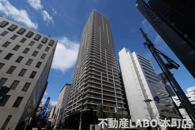 ローレルタワー堺筋本町の外観