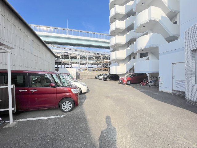 エクレール福重の駐車場