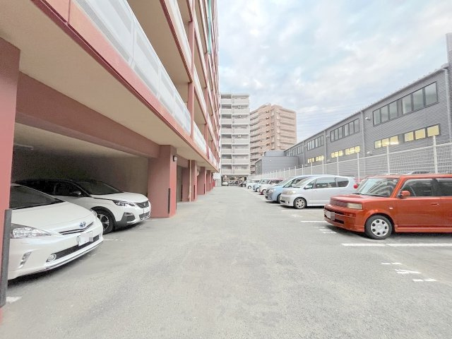 アンピール箱崎東Ⅱの駐車場