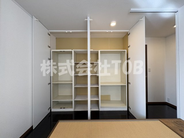【収納】 | デボスハイツ | 和室5.7帖　収納