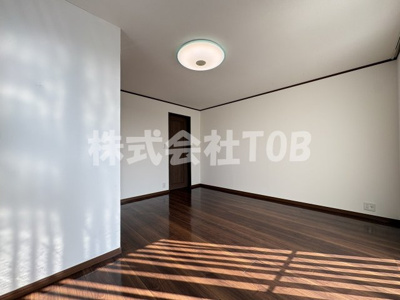 【洋室】 | デボスハイツ | 洋室8.8帖