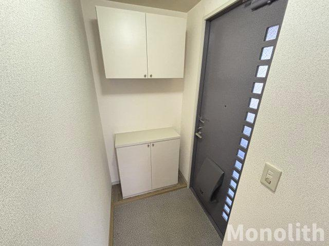 リバーサイド忠岡C棟の玄関