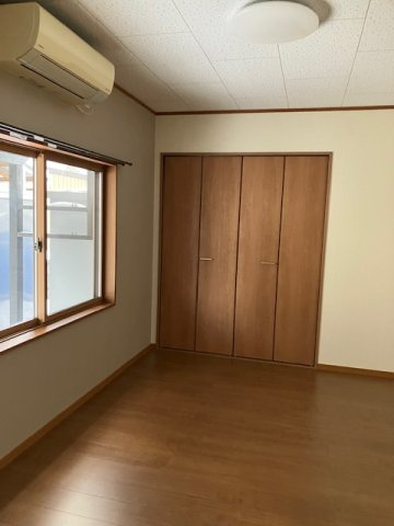 かえで荘の洋室|エアコン付き洋室
