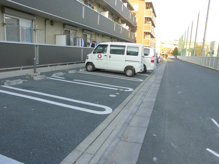 ピュアロータスⅡの駐車場