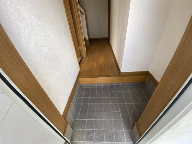 平野組メゾネットの玄関