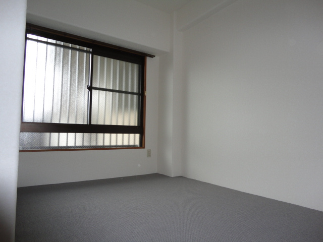 サーパス諏訪野【10,000円キャッシュバック対象物件】の洋室|広々とした洋室です