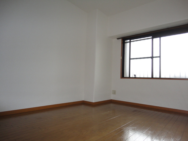 サーパス諏訪野【10,000円キャッシュバック対象物件】の洋室|個人の部屋や寝室として使える洋室です