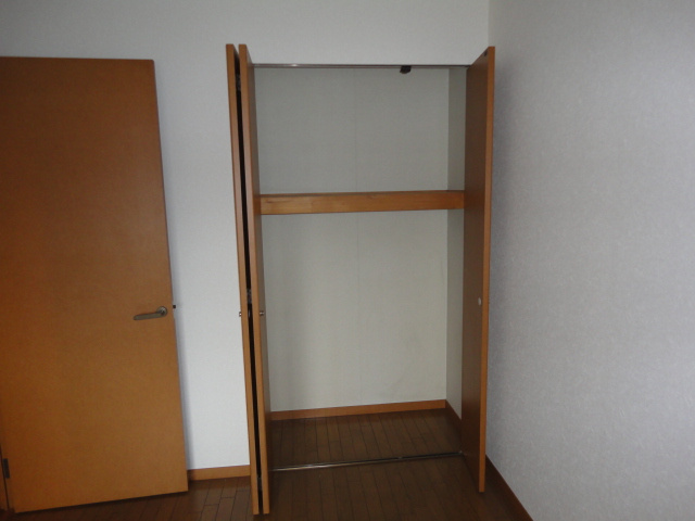 サーパス諏訪野【10,000円キャッシュバック対象物件】の収納|専用の収納スペースです