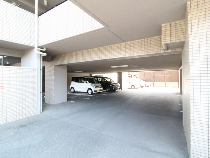 サーパス諏訪野【10,000円キャッシュバック対象物件】の駐車場|駐車場です