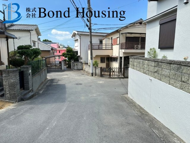 リノベ戸建　LDK17帖　明石市朝霧台　良質戸建の前面道路含む現地写真
