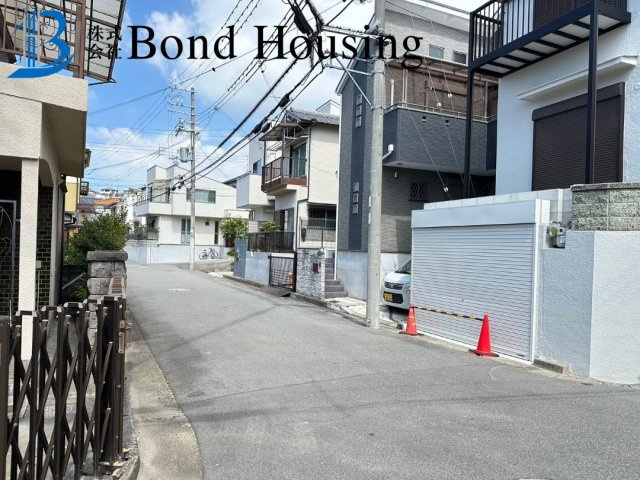 リノベ戸建　LDK17帖　明石市朝霧台　良質戸建の前面道路含む現地写真