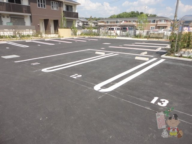 グランドール津高弐番館の駐車場