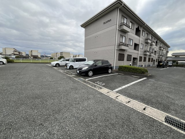 ＴＳコスモスの駐車場