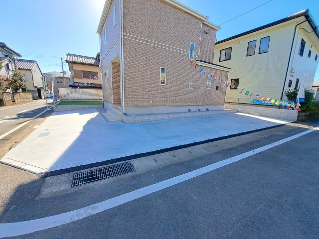 新築　高崎市正観寺町2期　Heartful　Town　1号棟の駐車場|現地写真　駐車スペースは縦列駐車になりますが、2台分可能です！					
