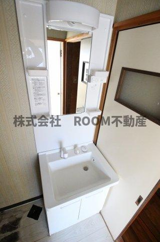 山下貸家の独立洗面台|独立洗面台、朝の身支度には欠かせません
