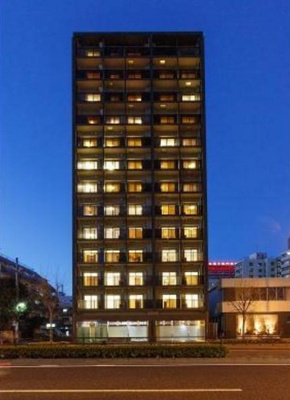 【外観】 | パークキューブ西新宿 | 鉄筋コンクリート造のがっちりとした建物。