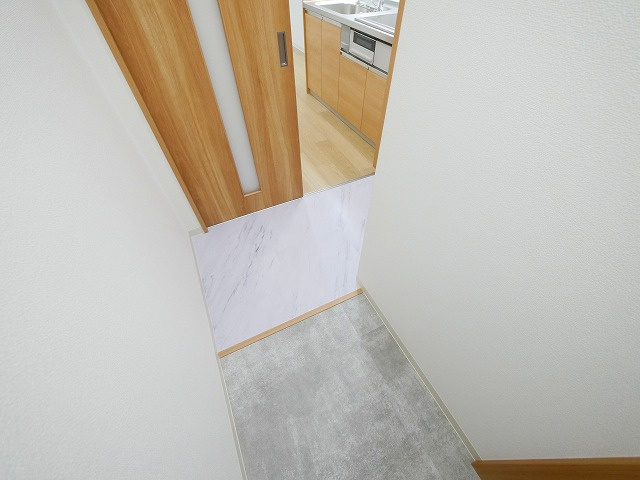 クレアール芝辻町の玄関