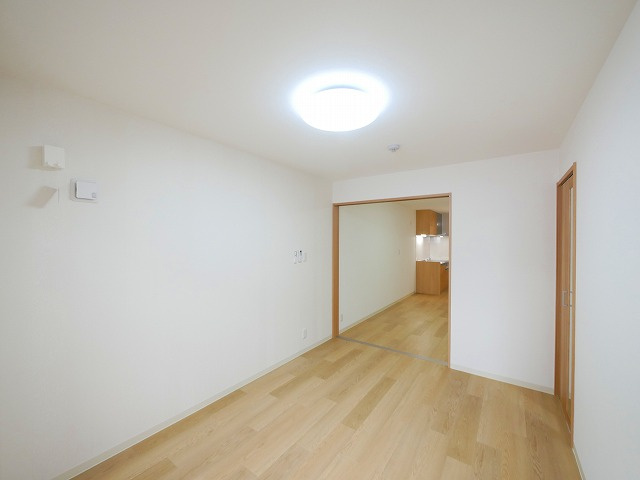 クレアール芝辻町の洋室