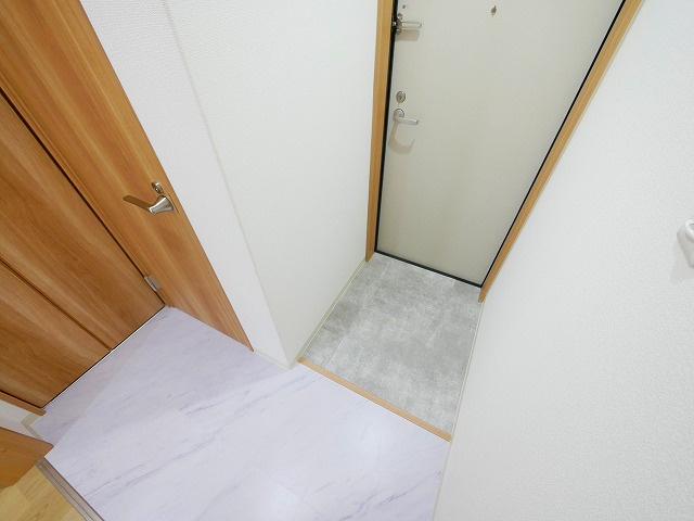 クレアール芝辻町の玄関