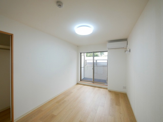 クレアール芝辻町の洋室