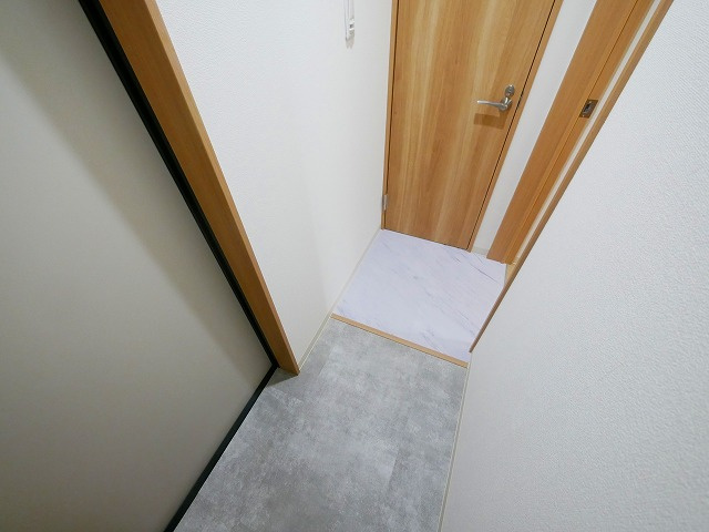 クレアール芝辻町の玄関