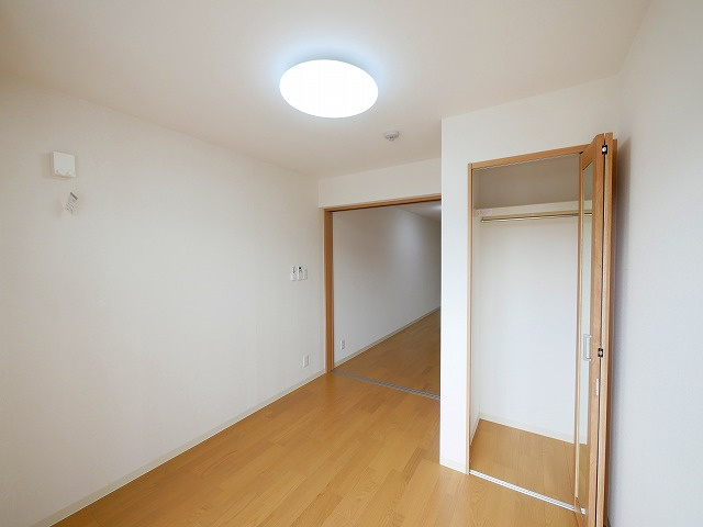 クレアール芝辻町の洋室