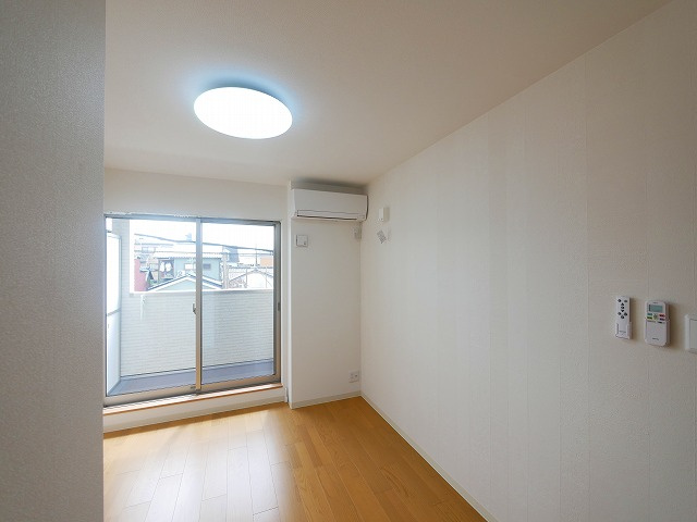 クレアール芝辻町の洋室