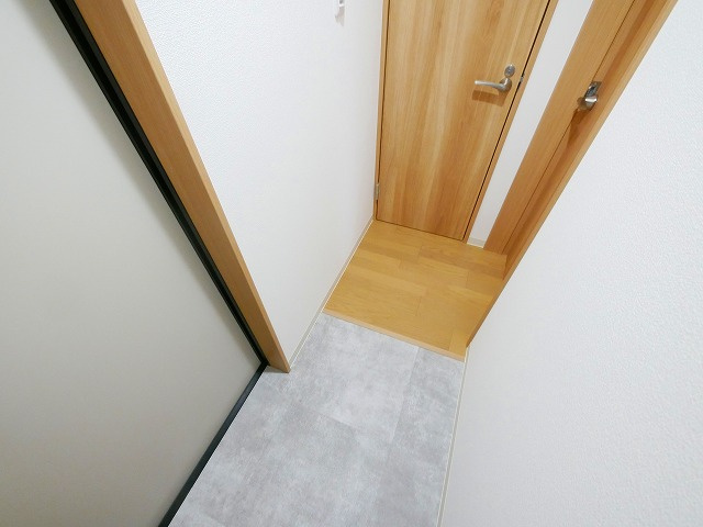 クレアール芝辻町の玄関