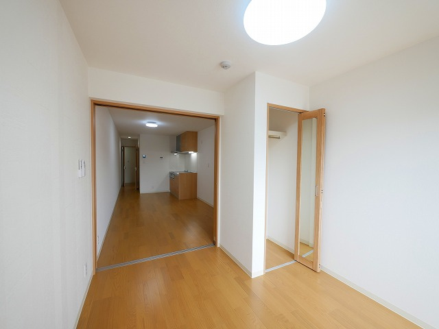 クレアール芝辻町の寝室