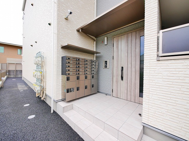 クレアール芝辻町のエントランス|ゆとりのあるエントランスです