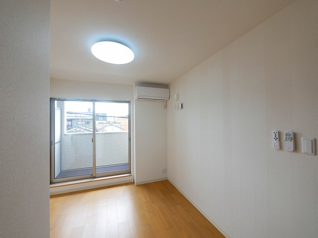 クレアール芝辻町の洋室|ゆったりした洋室です