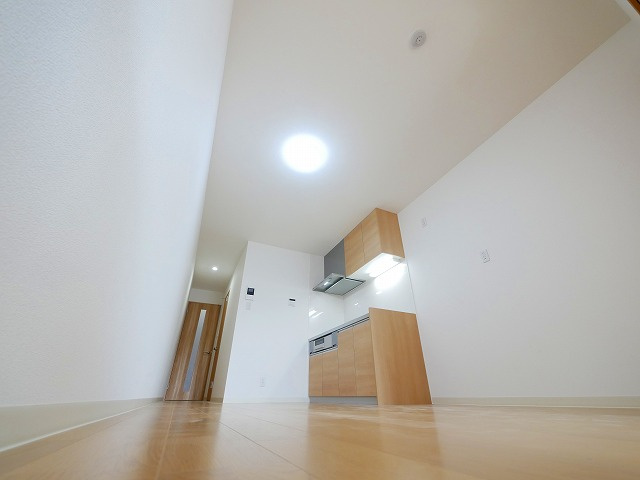クレアール芝辻町の内装|明るい色調の室内です