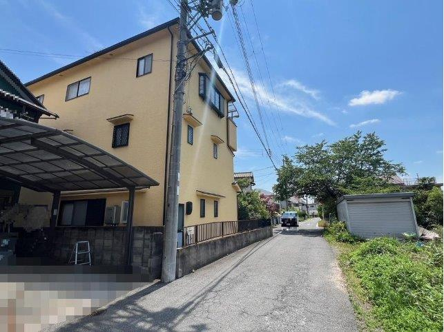 私部西３丁目　中古一戸建ての前面道路含む現地写真|前面道路含む現地写真　幅員9.7ｍ/3.5ｍ
■物件内覧・資金計画相談・住宅ローン相談、リフォーム相談、お問合せ受付中■
※当日・翌日のご内覧、ご相談はお電話でのお問合せがスムーズです！
