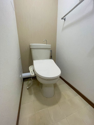 【トイレ】 | カーサ筥松 | 別号室の写真になります。現況優先。