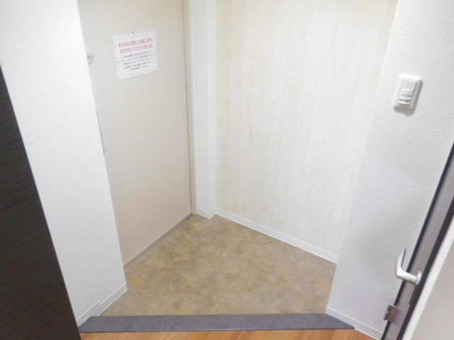 シェルズ高槻の玄関