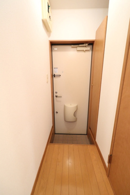 【玄関】 | リバティー‧JK | 別号室の写真になります。現況優先。