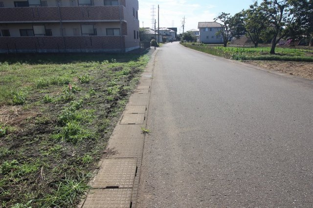 《分譲地》下野市川中子　全3区画の前面道路含む現地写真|西側公道を北から