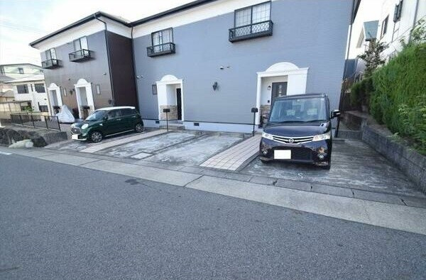 ＥＶＥＲ ＧＲＥＥＮ ＨＯＵＳＥの駐車場