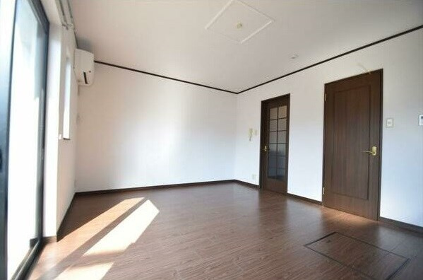 ＥＶＥＲ ＧＲＥＥＮ ＨＯＵＳＥの居間・リビング